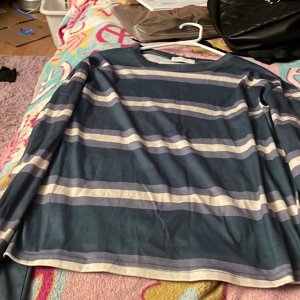 •green/purple/white striped long sleeved t-shirt•